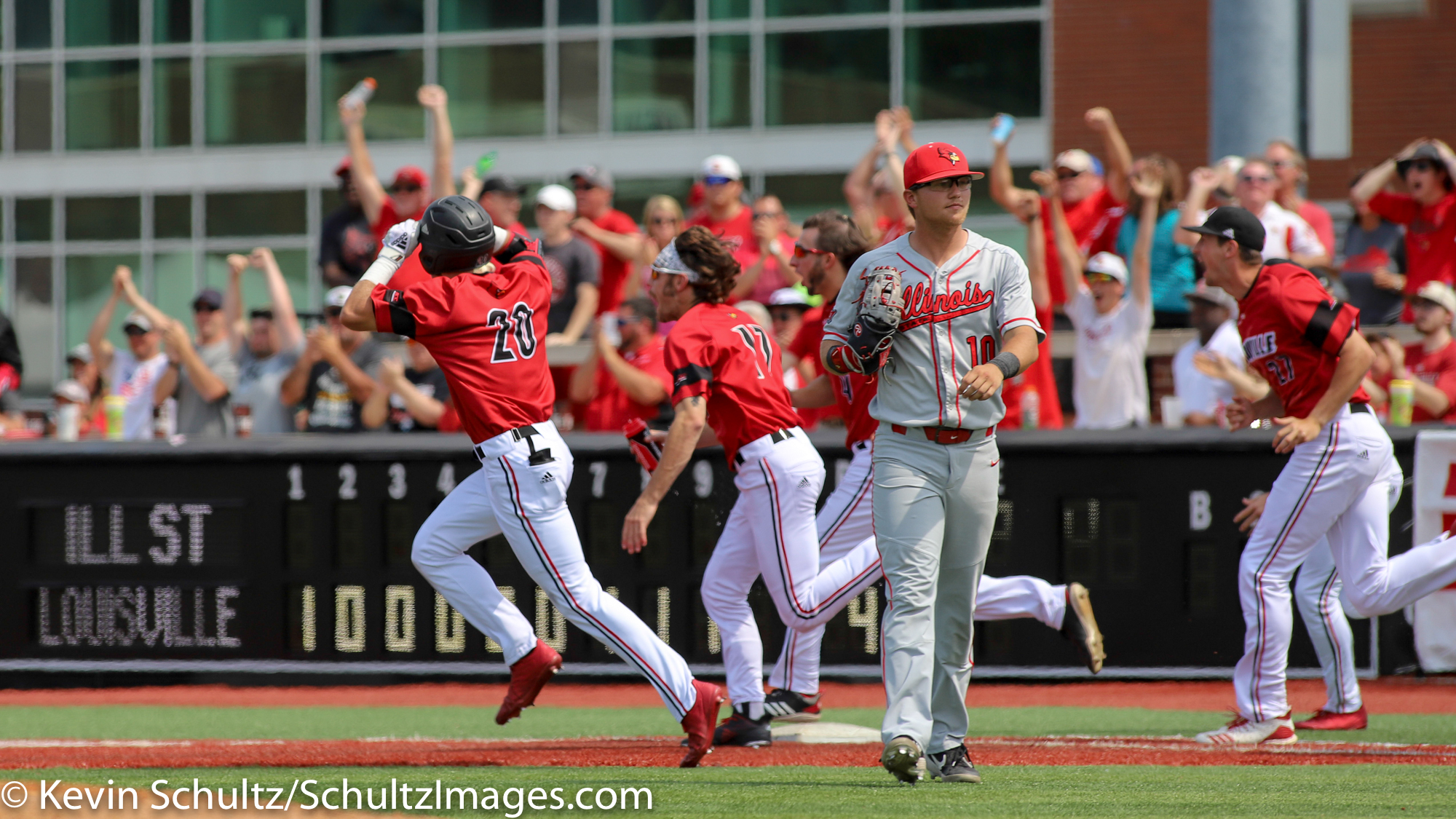 CBD Gallery: Louisville defeats Illinois State 4-3 to win Regional -  College Baseball Daily